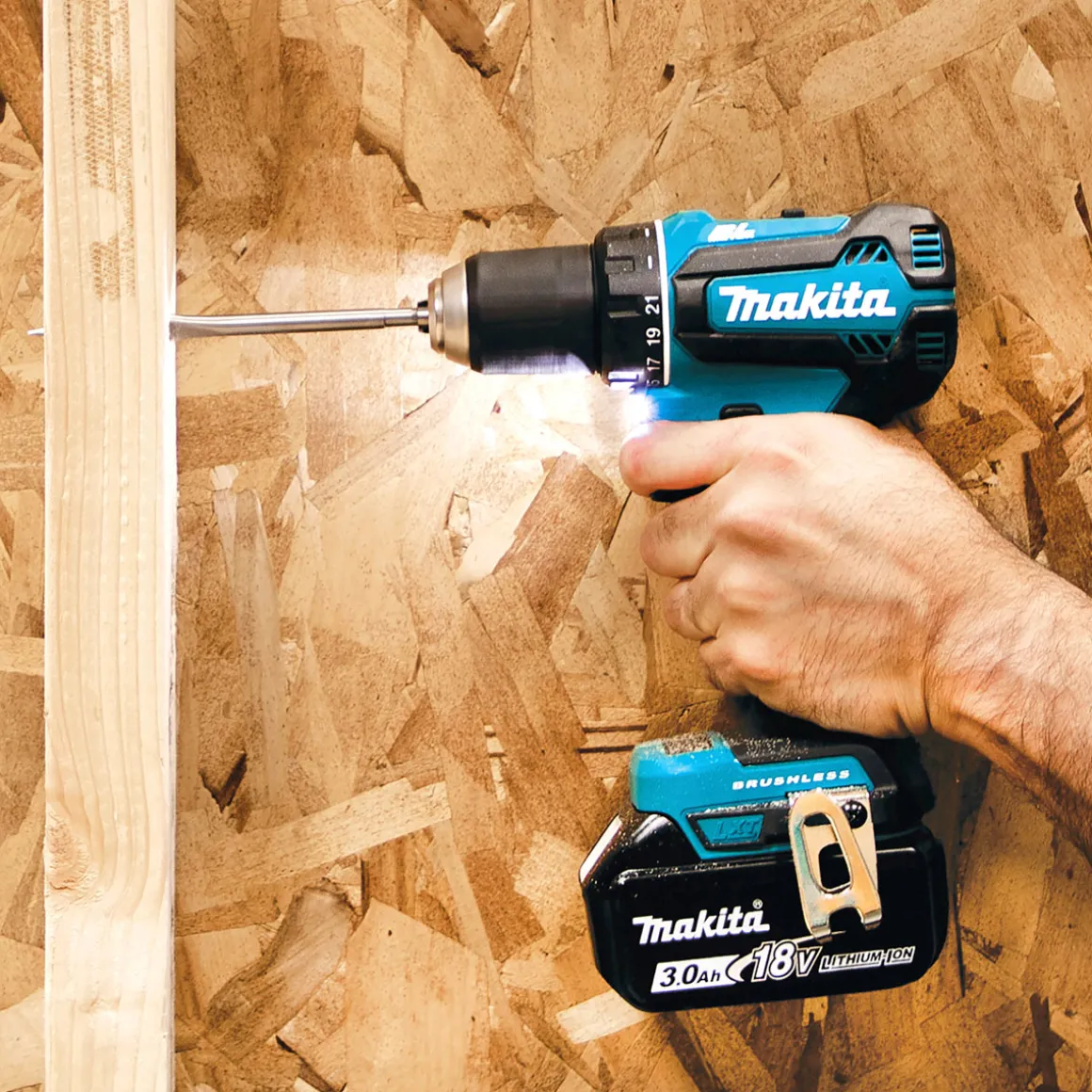 Makita Akku- Bohrschrauber 18V 3,0 Ah inkl. 2 Akkus und Ladegerät